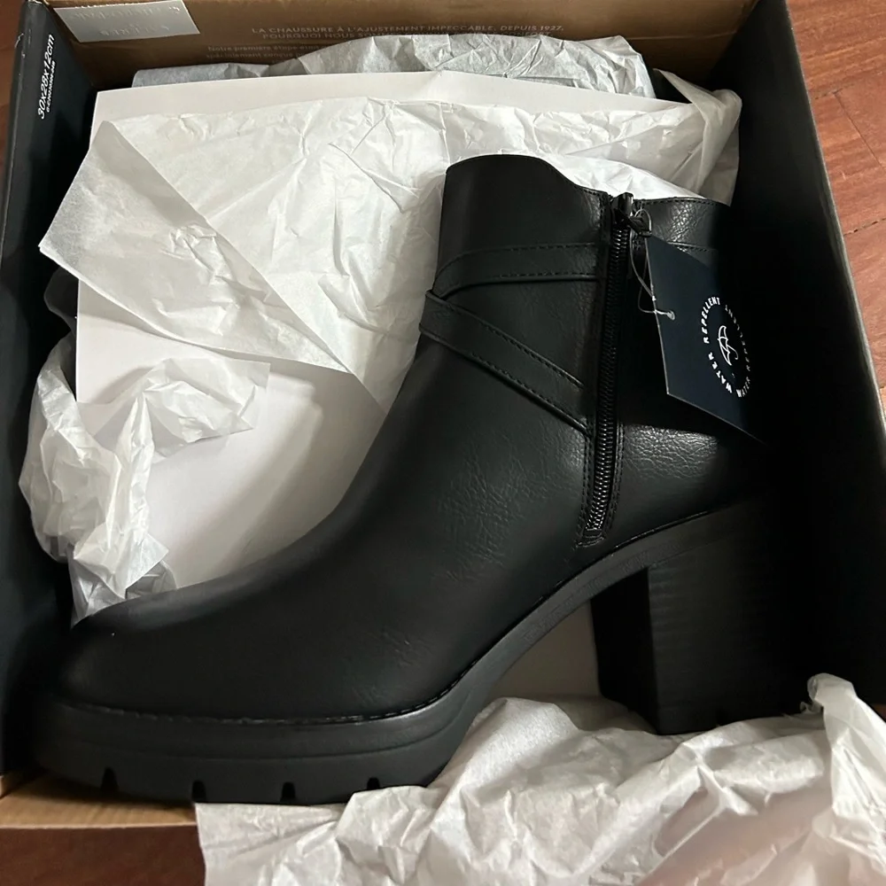 Naturalizer Madalynn Black Water-Repellent Ankle Boots • Size 12 • Chic + Comfy